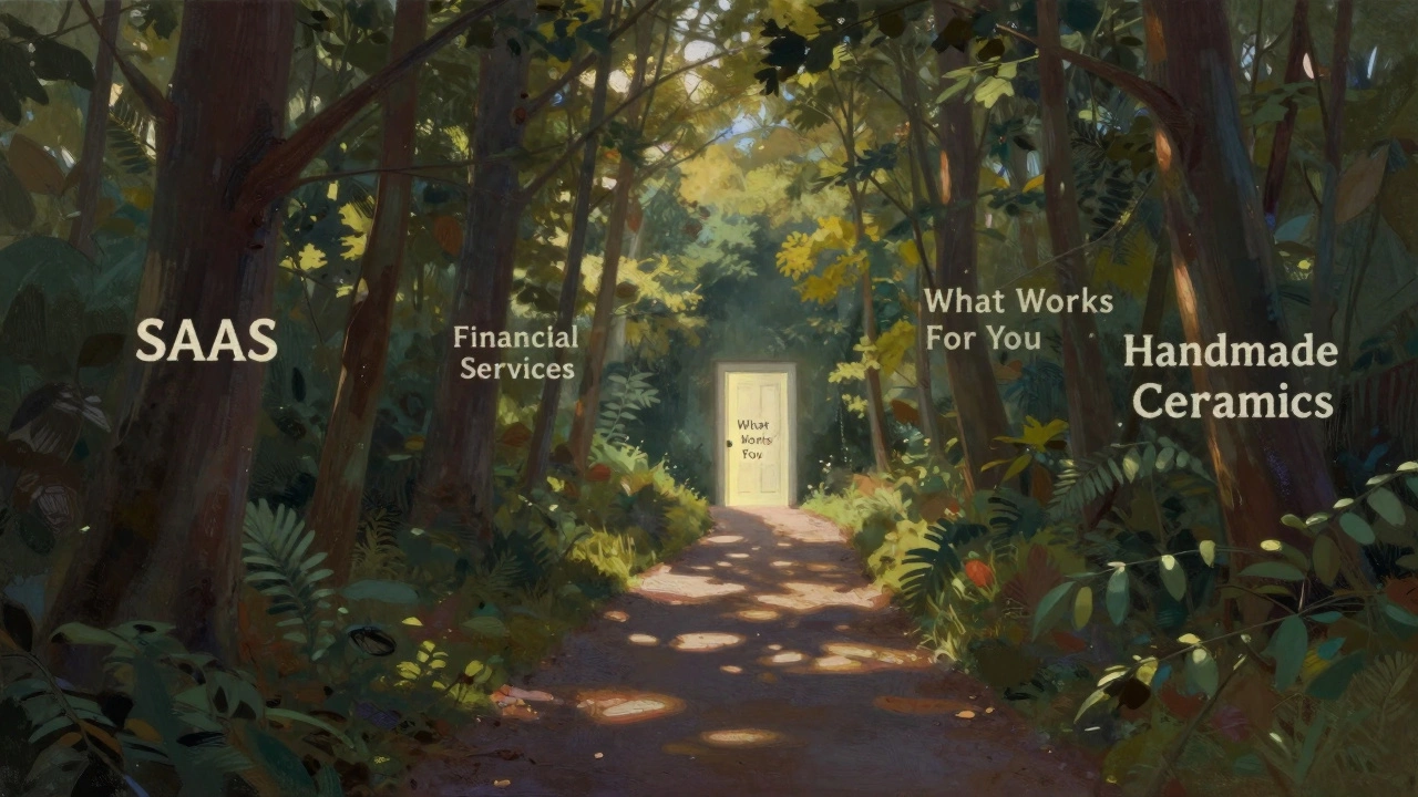 Лес с деревьями, обозначенными как отрасли, ведущий к двери без цифр